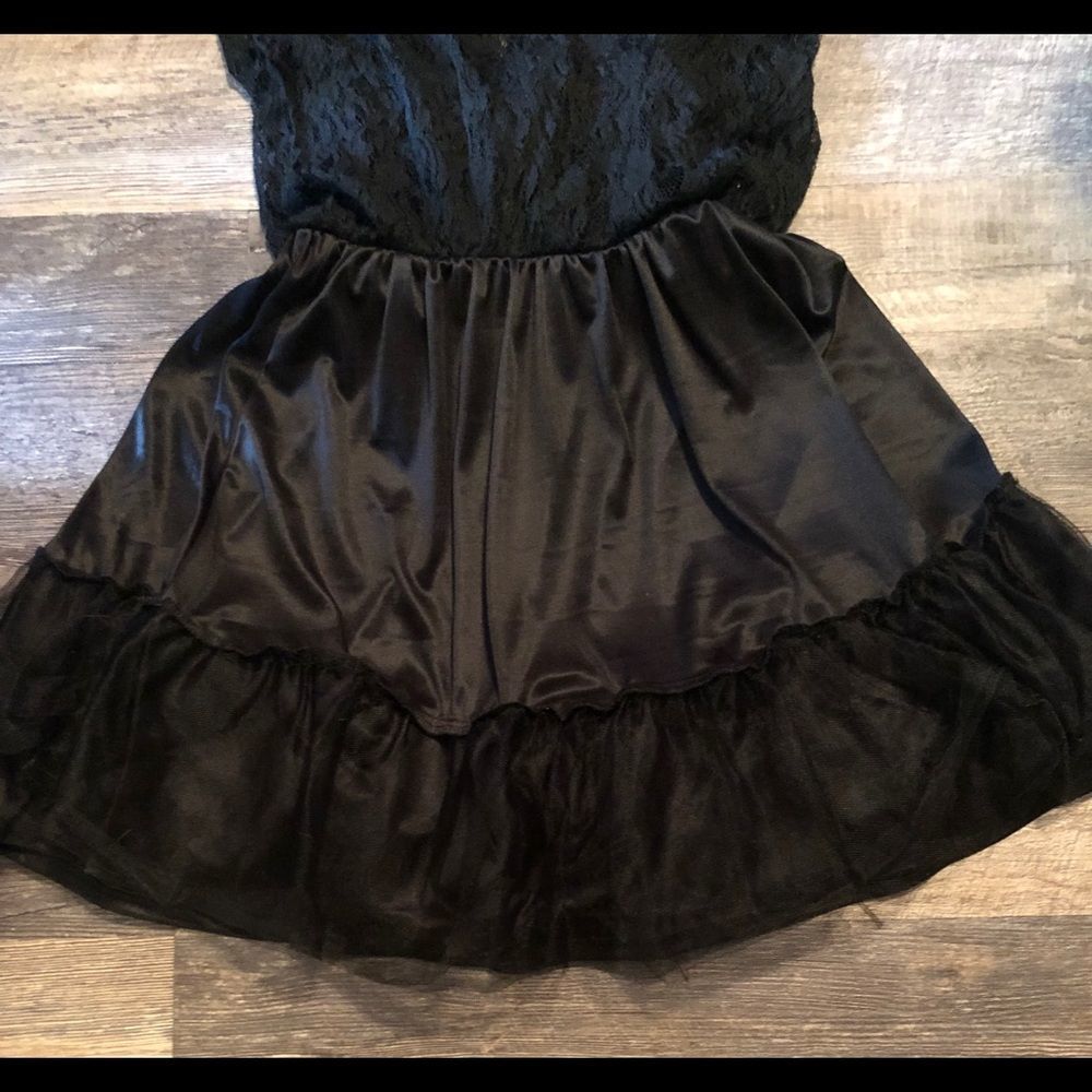 Dress - Picture 2 of 4